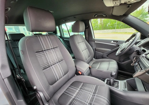 Volkswagen Tiguan cena 53900 przebieg: 207600, rok produkcji 2015 z Piła małe 596